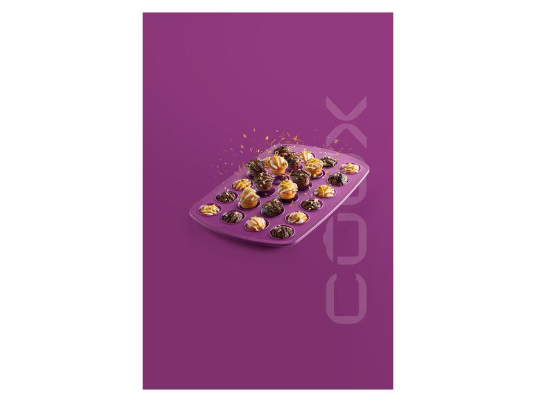 Mini muffiny v purpurovej forme na pečenie od Cook's.