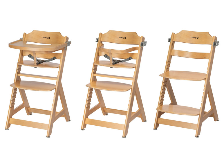 Tri drevené vysoké stoličky Safety 1st, vrátane jednej s podnosom.