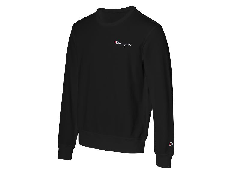 Čierna mikina Champion s nenápadným logom.