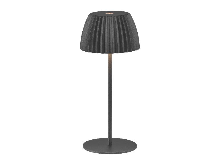 Moderná stolová lampa s plisovaným tienidlom a okrúhlou základňou.