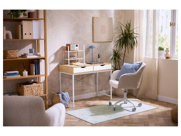 Písací stôl LIVARNO home s 2 zásuvkami v útulnom pracovnom kútiku.