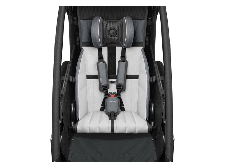 Sivé sedadlo s bezpečnostným pásom Qeridoo.