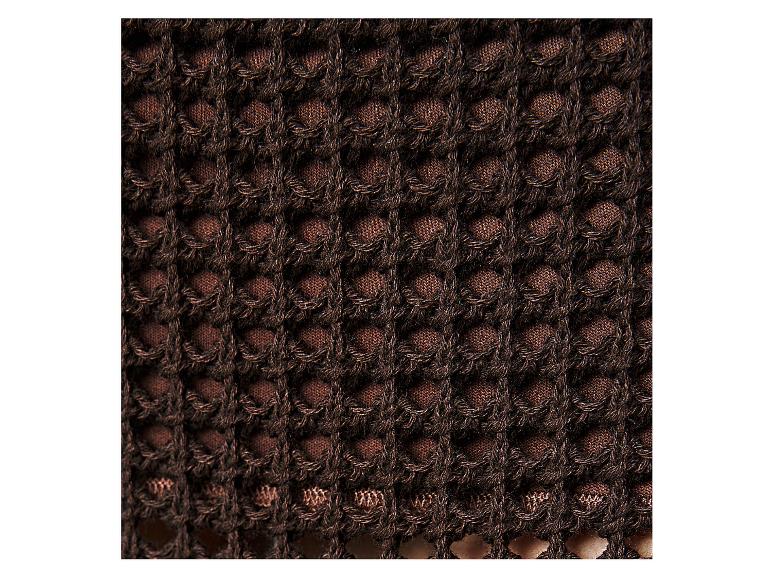 Detail hnedého materiálu so sieťovaným vzorom.