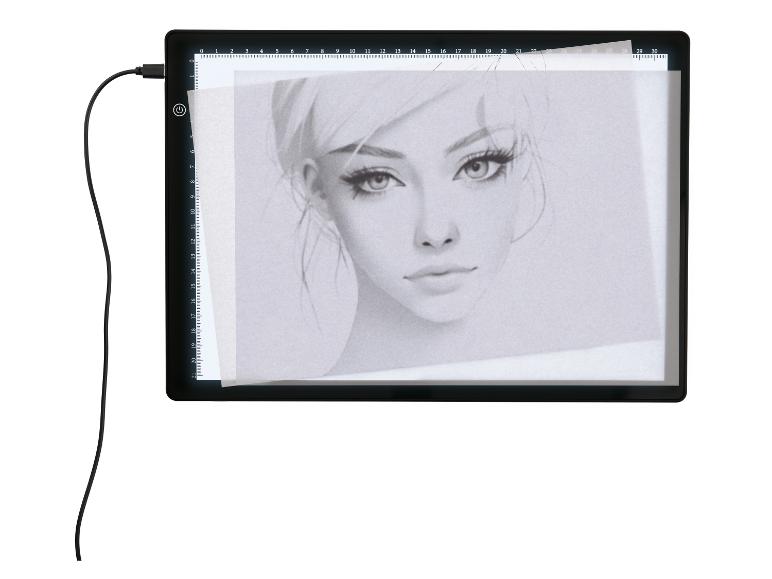 LED svetelná podložka s kresbou ženského portrétu a USB káblom.