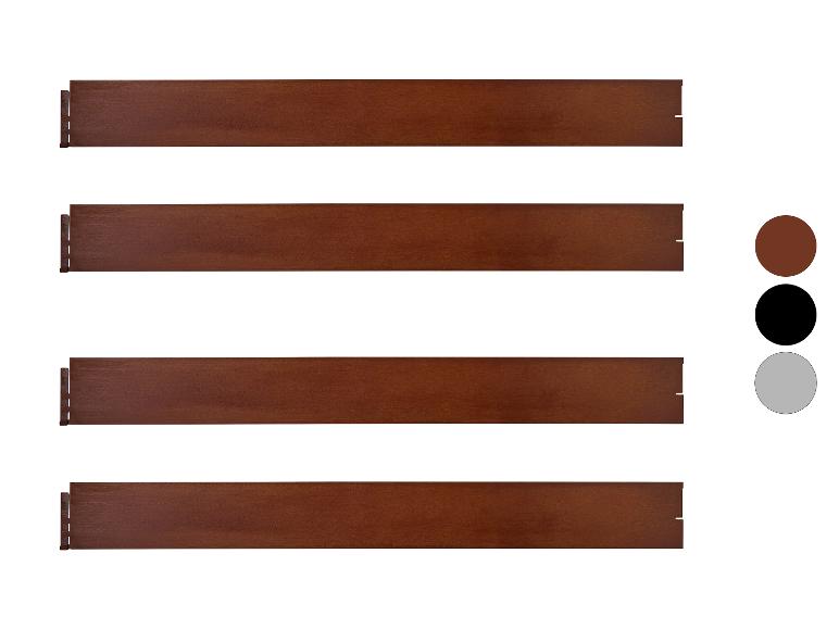 Štyri hnedé drevené dosky so vzorkami farieb na boku