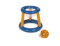 Nafukovací basketbalový set s oranžovou a modrou obručou a basketbalovou loptou.