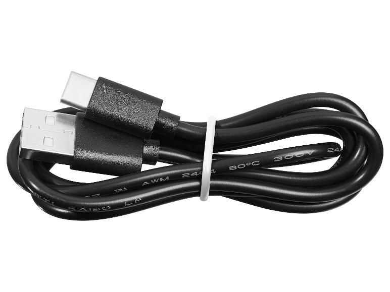 Čierny USB nabíjací kábel s konektormi USB-A a USB-C