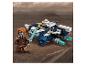 LEGO figúrka Plo Koon so svetelným mečom a jeho hviezdna loď na hnedej krajine