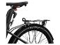 Čierny elektrický bicykel s Kenda pneumatikou a nosičom batožiny.