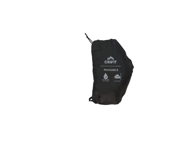Čierne skladacie vrecko s nápisom PACKABLE, vodoodpudivé a vetruodolné.