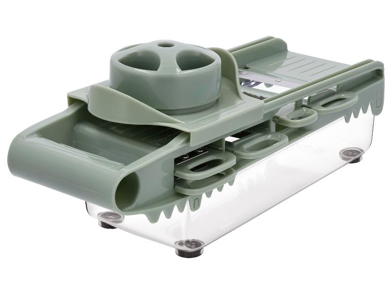 Zelený krájač na zeleninu s priehľadnou nádobou na zber