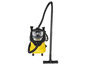 Žltý vysávač Karcher s hadicou a podlahovou hubicou.