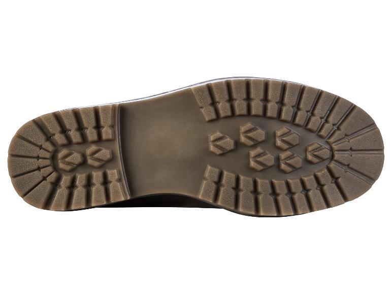 Podošva hnedej topánky s hrubým vzorom.