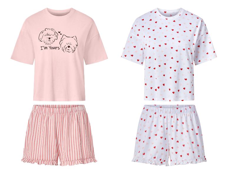 Dámske letné pyžamá: ružové so psami a biele so srdiečkami.
