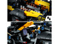 Detailný pohľad na Lego Technic Bugatti Chiron s viditeľným motorom a elektronickým panelom.