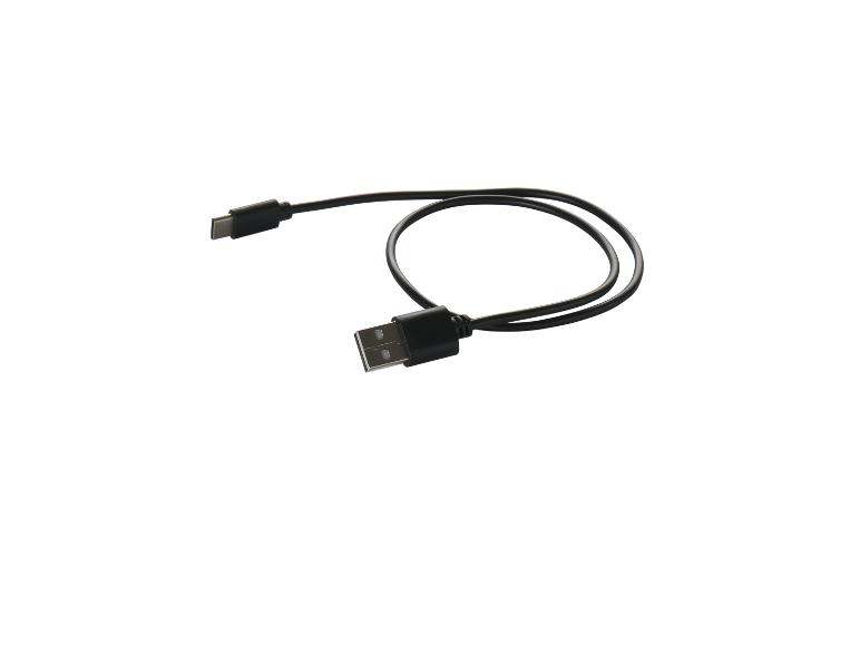 Čierny nabíjací kábel USB-A na USB-C na bielom pozadí.