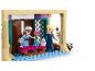 Súprava LEGO Disney Frozen s Annou, Elsou, Olafom a tučniakom, v scéne pekárne.