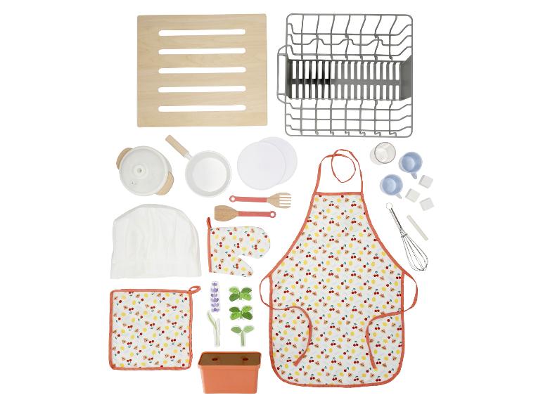 Súprava hračiek do kuchyne s náradím, zásterou, chňapkou a príslušenstvom na varenie.