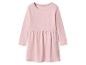 Ružové detské šaty s dlhým rukávom a naberaným pásom.