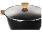 Čierny hrniec so skleneným vekom a drevenou rukoväťou.