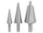 Tri strieborné stupňovité vrtáky rôznych veľkostí na bielom pozadí.