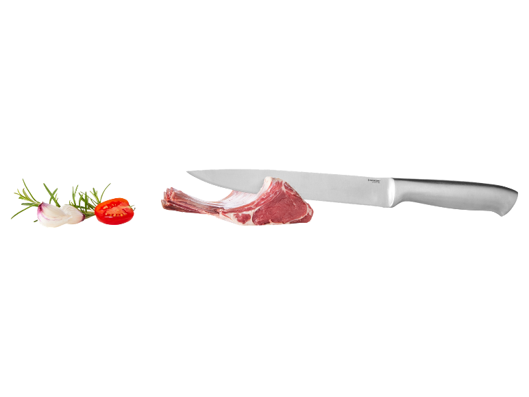 Nôž Silvercrest krája jahňacie kotlety s rozmarínom a paradajkami.