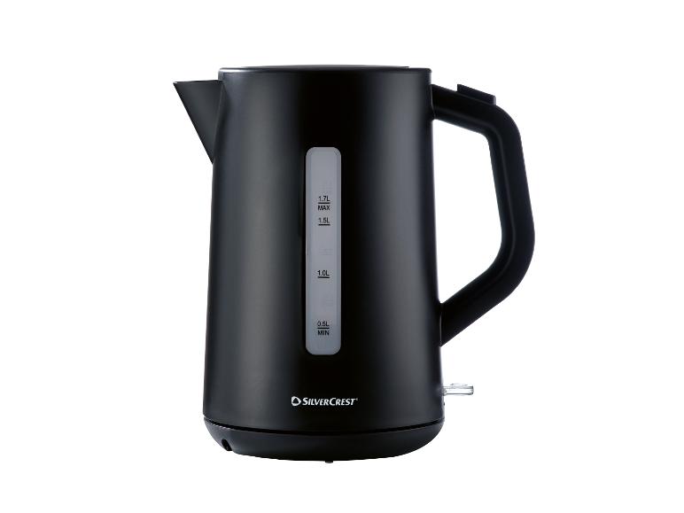 Čierna rýchlovarná kanvica SilverCrest 1.7L s ukazovateľom hladiny vody.
