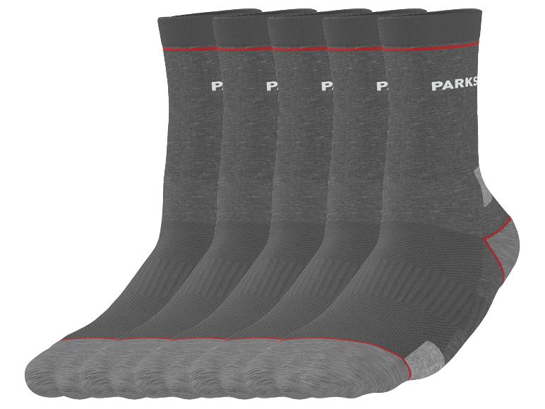 Päť párov sivých ponožiek s nápisom „PARKS“ a červenými detailmi.