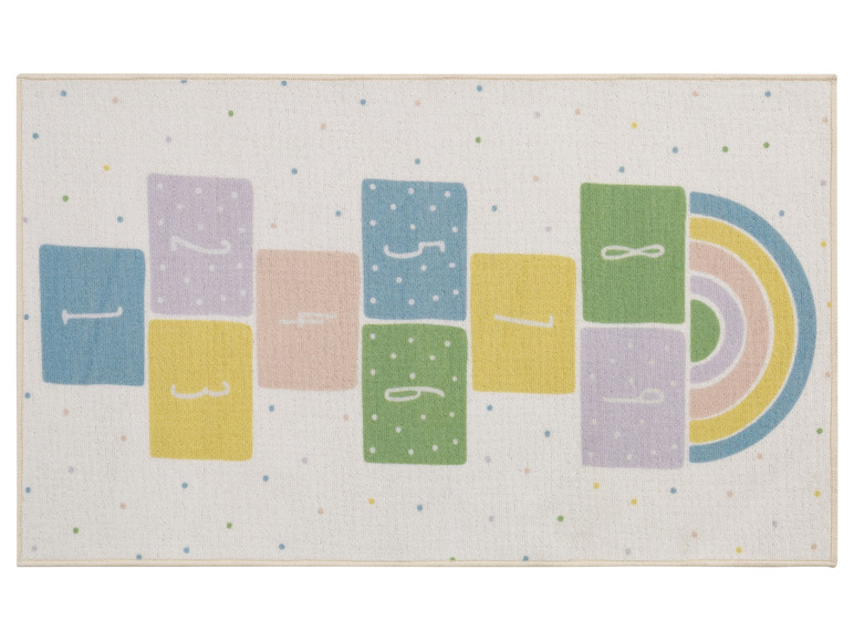 Biely koberec s farebnými štvorcami a dúhou.