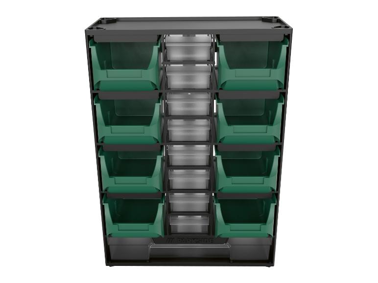 Parkside odkladací regál s mnohými zelenými a priehľadnými boxami.
