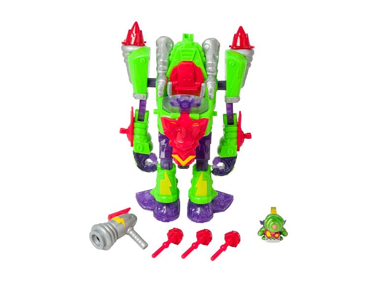 Zelená a červená robotická hračka s príslušenstvom a malou figúrkou.