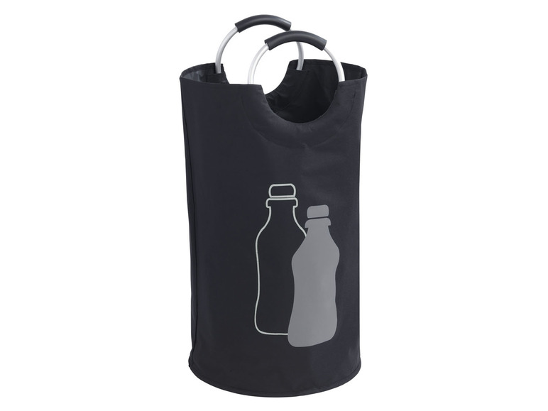 Čierny kôš na prádlo s rukoväťami na triedenie odpadu.