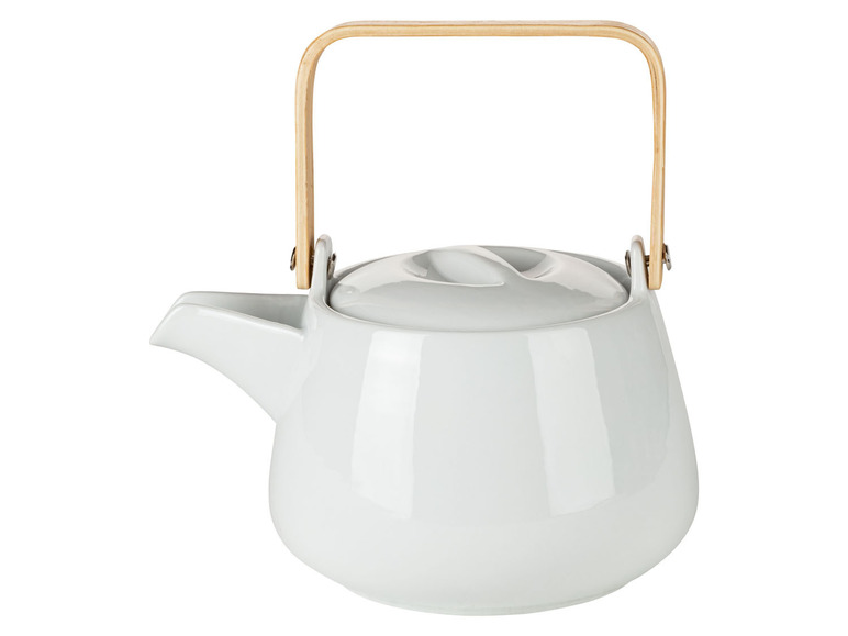 Biela porcelánová kanvica s drevenou rukoväťou.