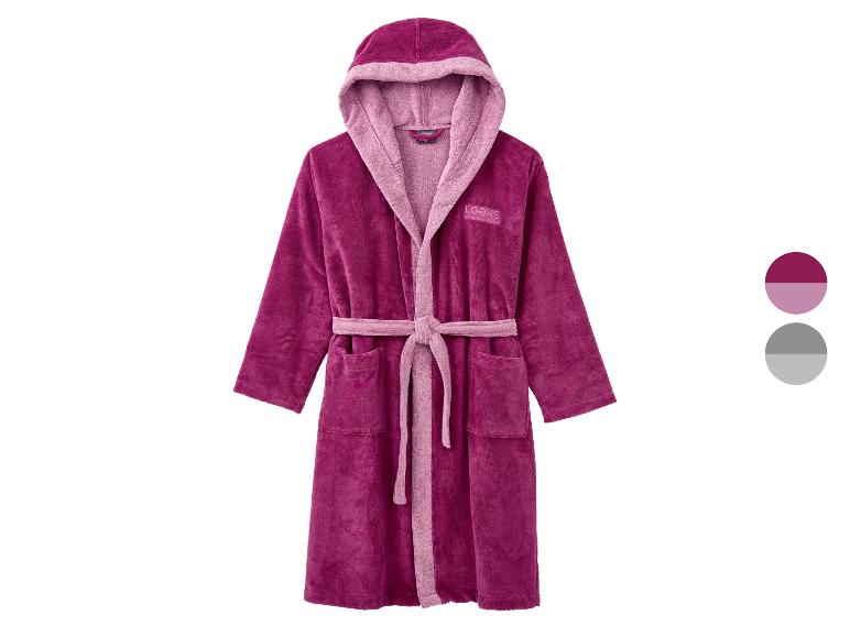 Fialovo-ružový župan s kapucňou, opaskom, vreckami a nápisom „LOOKS“.