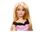 Barbie v ružovo-bielej sukni s čiernou mašľou.