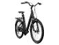 Čierna elektrická bicykel s Kenda pneumatikami.