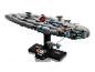 Model LEGO Star Wars Home One Star Cruiser na čiernom podstavci.