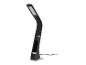 Čierna LED stolná lampa s flexibilným ramenom a chrómovanou základňou.