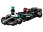 Súprava LEGO Speed Champions s pretekárskym autom Mercedes-AMG F1 W12 E Performance a minifigúrkou jazdca.