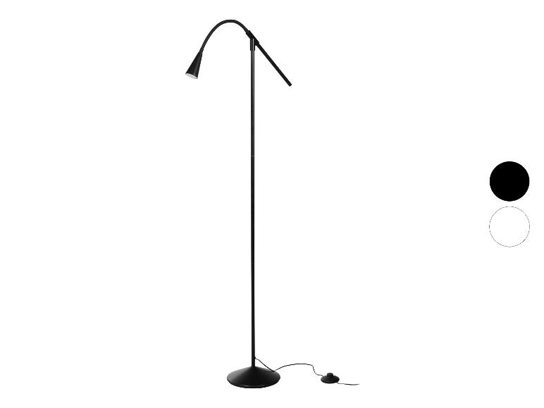 Čierna stojaca lampa so zakriveným ramenom a okrúhlou základňou