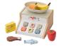 Detská váha s hračkami ovocia, zeleniny a iných potravín.