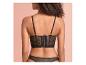 Čierne čipkované bustier a stringy.