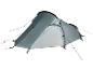 Ľahký šedý stan, ideálny na kempovanie.