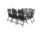 Záhradný nábytok: obdĺžnikový stôl a osem skladacích stoličiek z čierneho opleteného plastu.