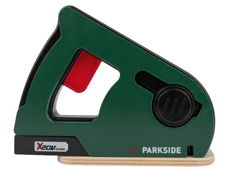 Zelená a čierna hračka priamočiara píla s červenou rukoväťou a logom Parkside.