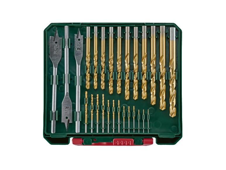 Zlaté vrtáky a strieborné ploché vrtáky v zelenom puzdre.