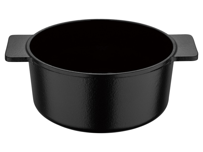 Čierny liatinový hrniec.