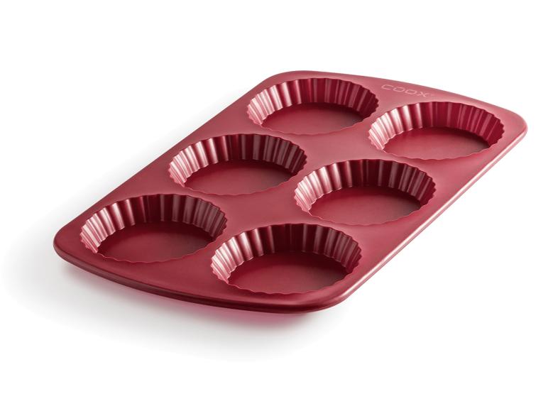 Červená silikónová forma na pečenie na koláče alebo muffiny od Cook.