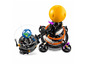 Model slnečnej sústavy LEGO Technic s modelom Zeme a Slnka.