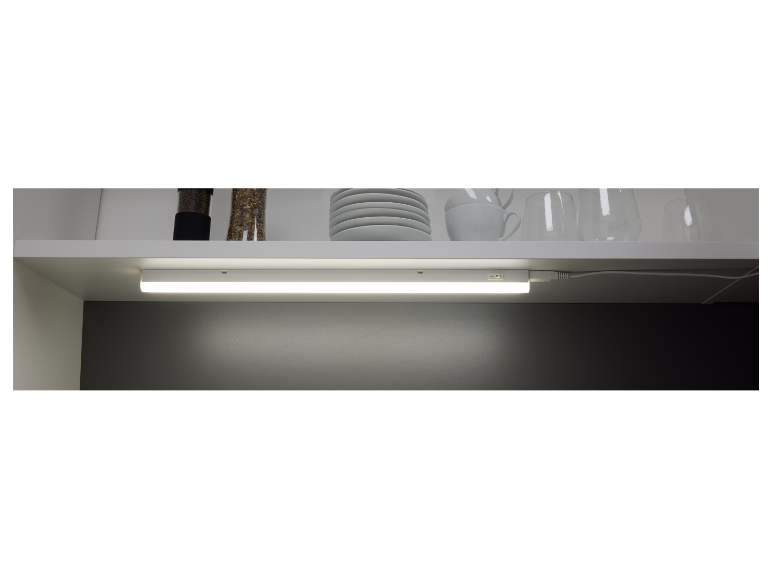LED osvetlenie pod kuchynskou poličkou.